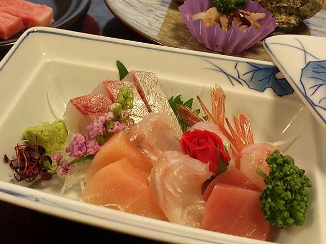 新鮮な日本海の幸をお刺身にてお召し上がりください。